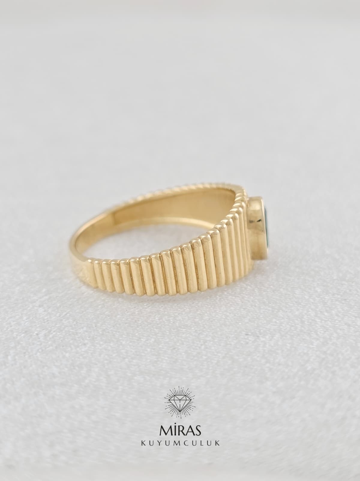 14 Ayar Altın - Yeşil Taşlı Spor Yüzük