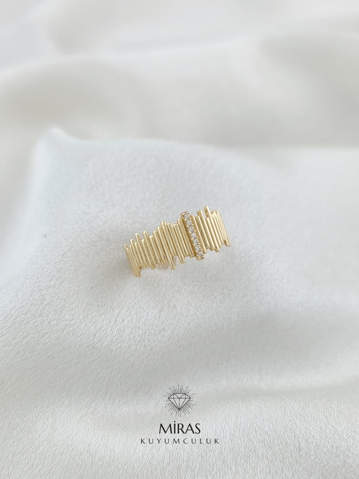 14 Ayar Altın -  Taşlı Asimetrik Dikey Çizgili Yüzük 14YZK922