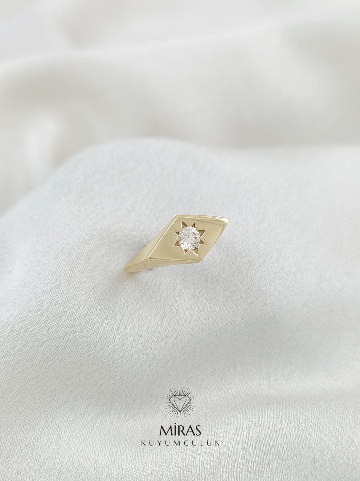 14 Ayar Altın - Taşlı Kuzey Yıldızı Yüzük 14YZK924