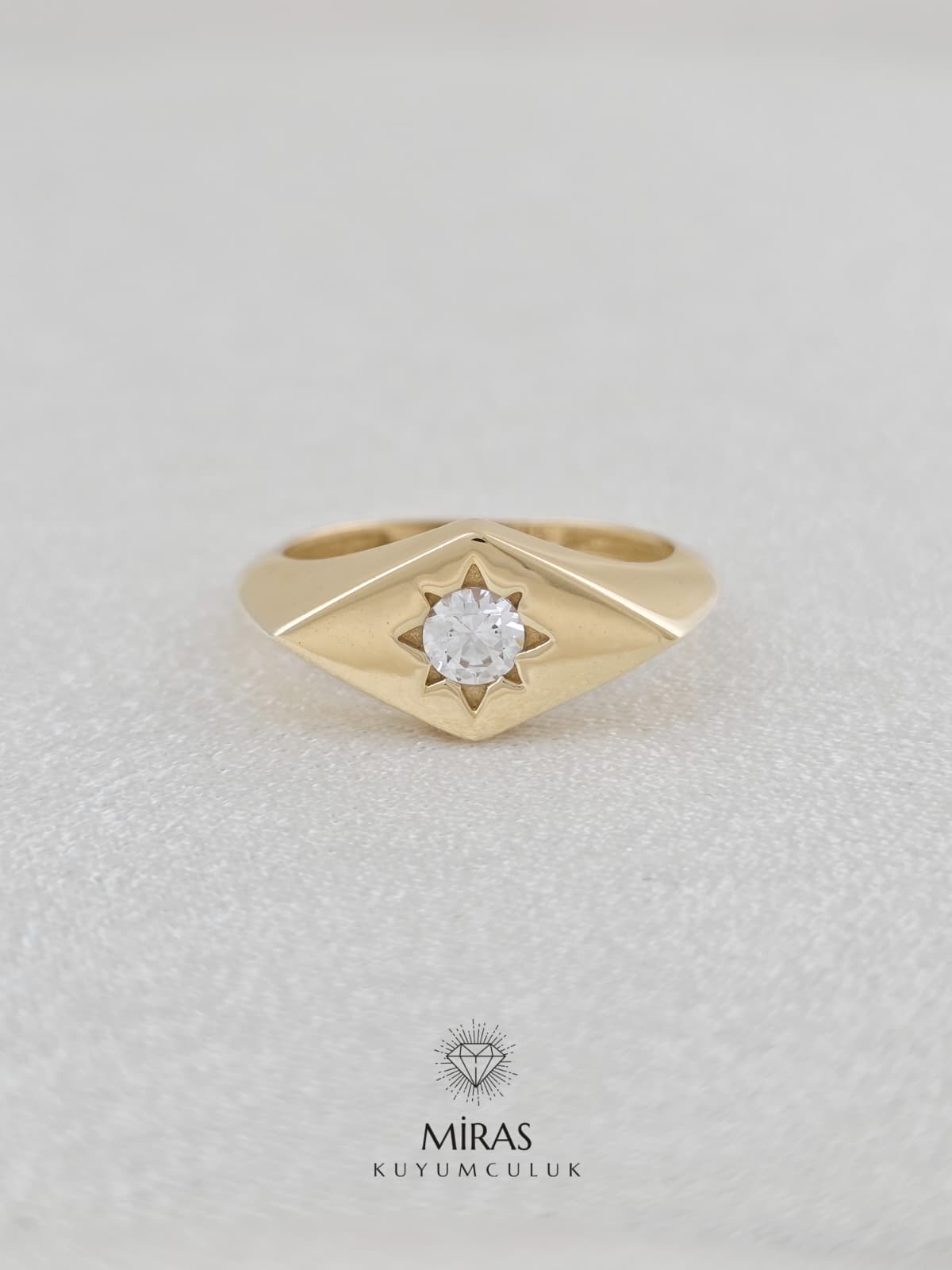 14 Ayar Altın - Taşlı Kuzey Yıldızı Yüzük 14YZK924