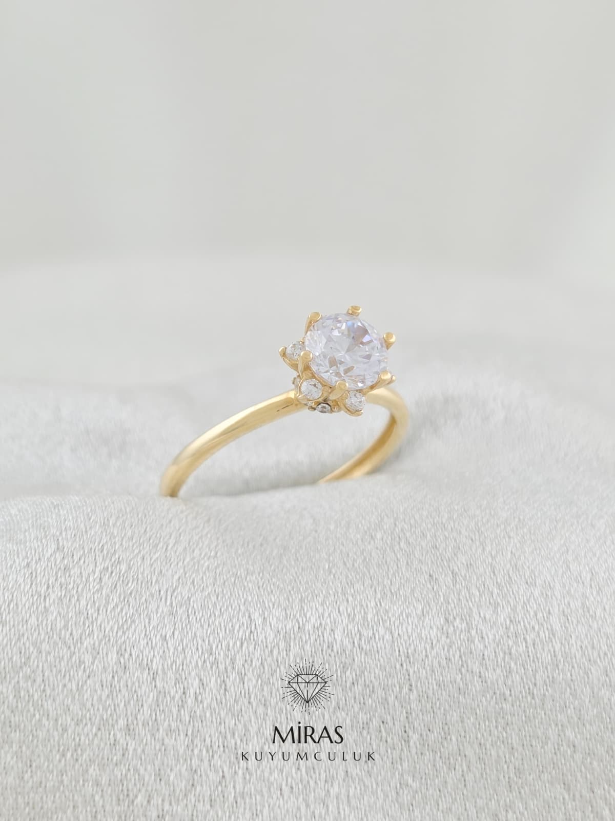 14 Ayar Altın - Lotus Tektaş Yüzük 14YZK859