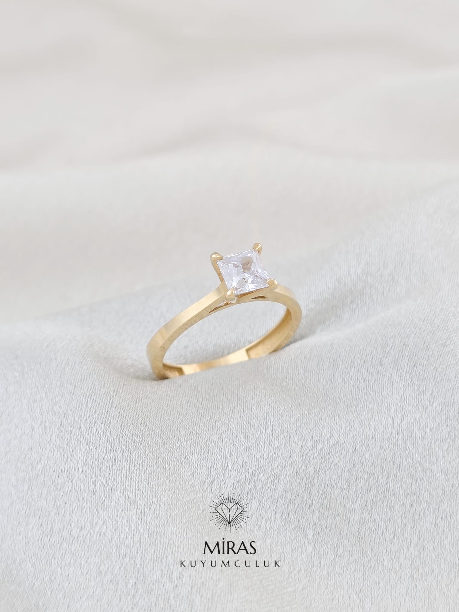 14 Ayar Altın - Kare Tektaş Yüzük 14YZK751