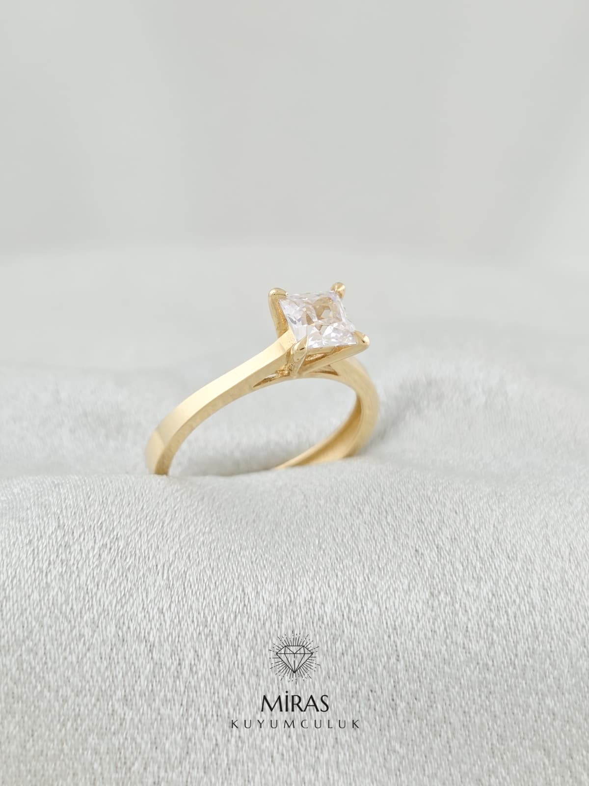 14 Ayar Altın - Kare Tektaş Yüzük 14YZK751