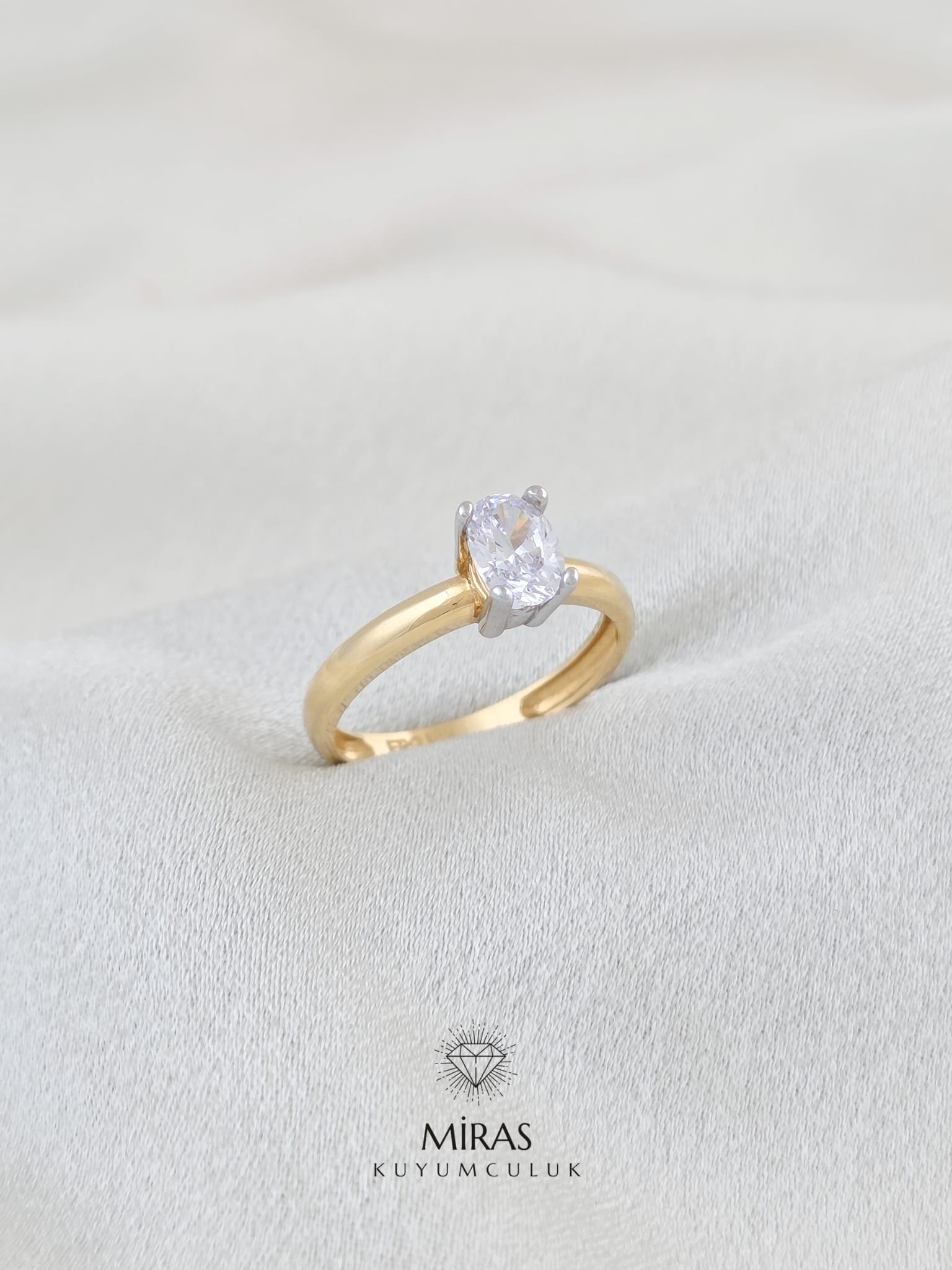 14 Ayar Altın - Oval Tektaş Yüzük 14YZK723