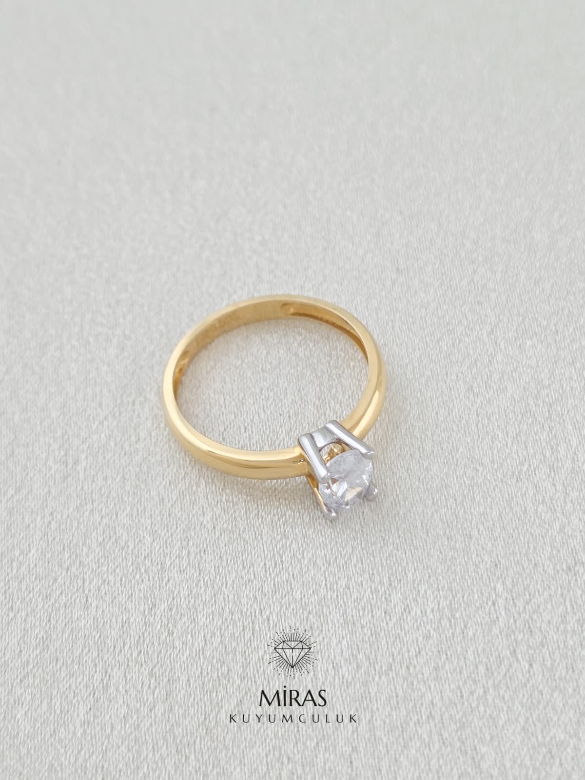 14 Ayar Altın - Oval Tektaş Yüzük 14YZK723