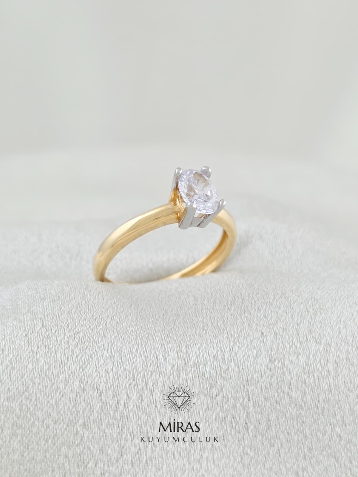 14 Ayar Altın - Oval Tektaş Yüzük 14YZK723