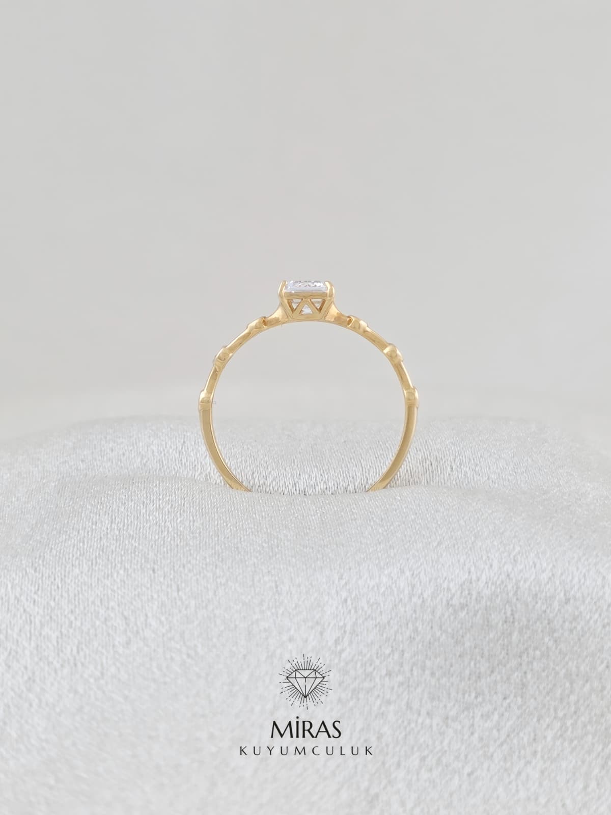 14 Ayar Altın - Kenar Taşlı Baget Tektaş Yüzük 14YZK206