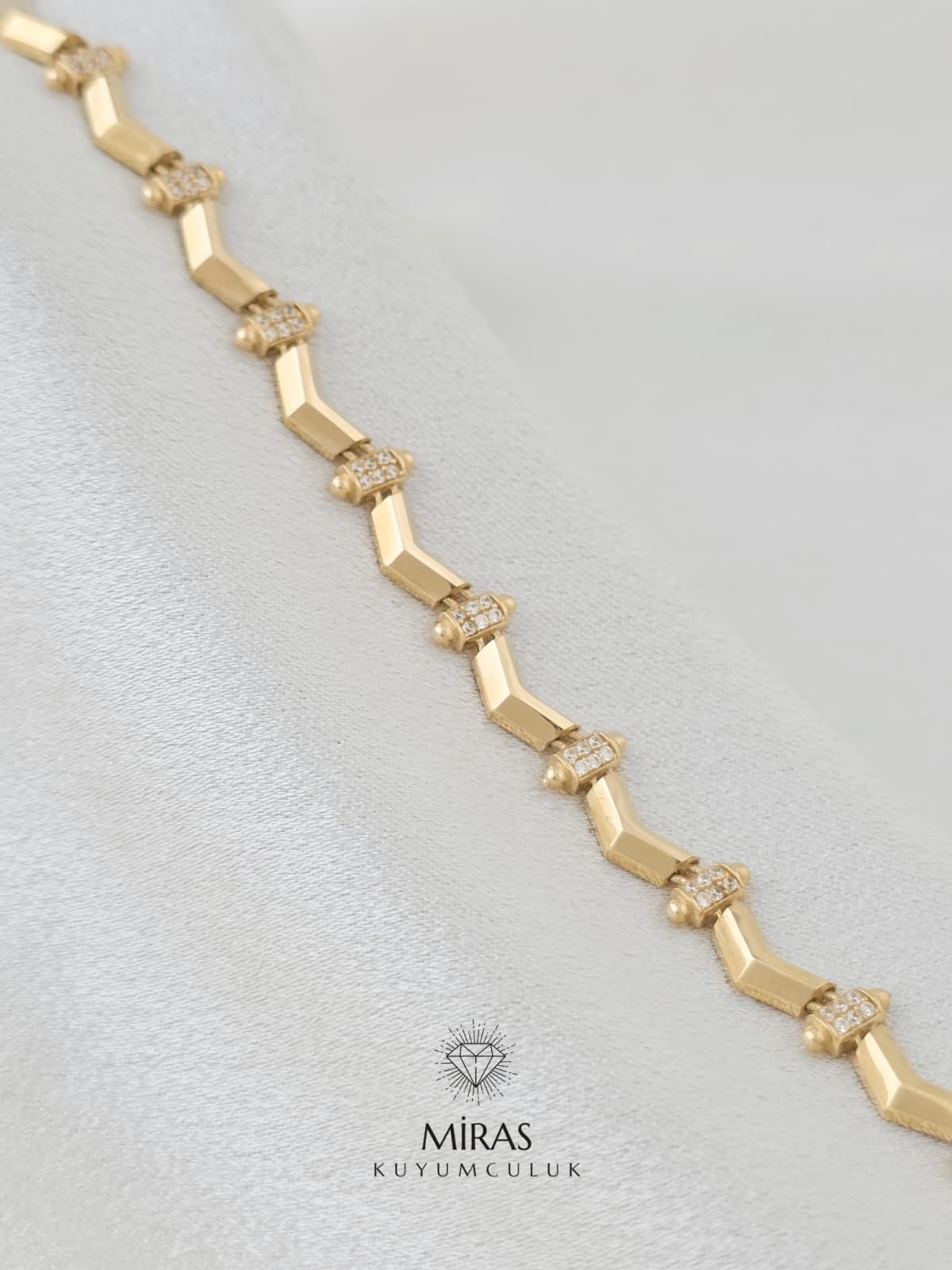 14 Ayar Altın - Dalgalı Taşlı Bileklik 14BLK1003