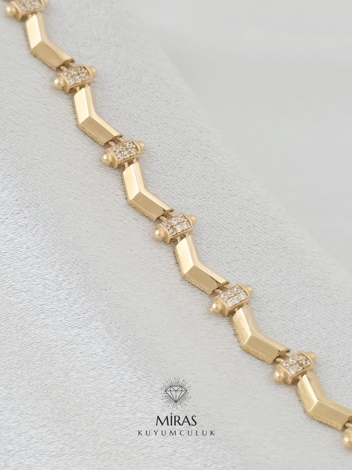14 Ayar Altın - Dalgalı Taşlı Bileklik 14BLK1003